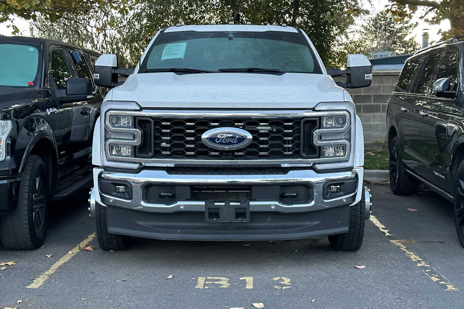 2023 Ford Super Duty F-450 DRW LARIAT 4WD Crew Cab 8 Box 6