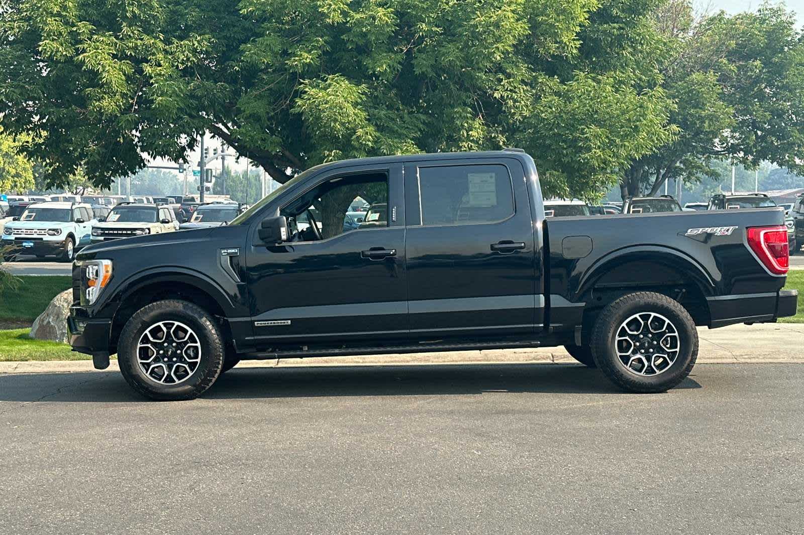 2022 Ford F-150 XLT 4WD SuperCrew 5.5 Box 5