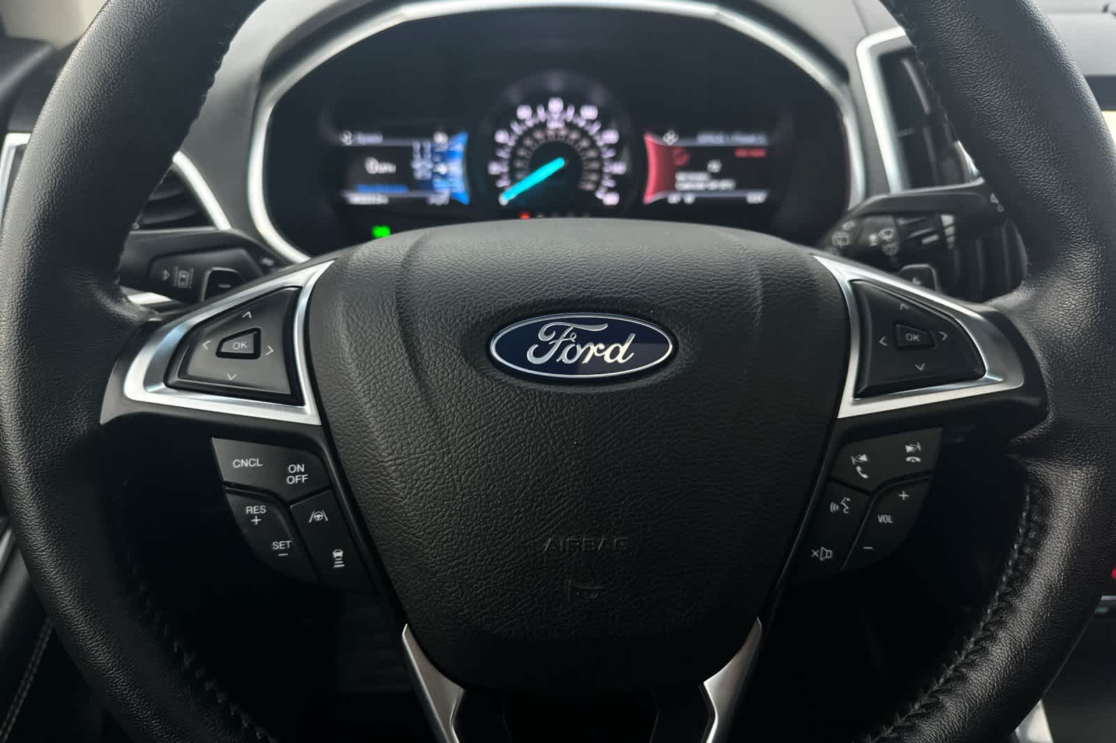 2019 Ford Edge Titanium 22