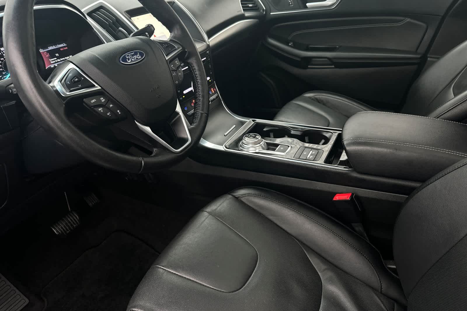 2019 Ford Edge Titanium 11