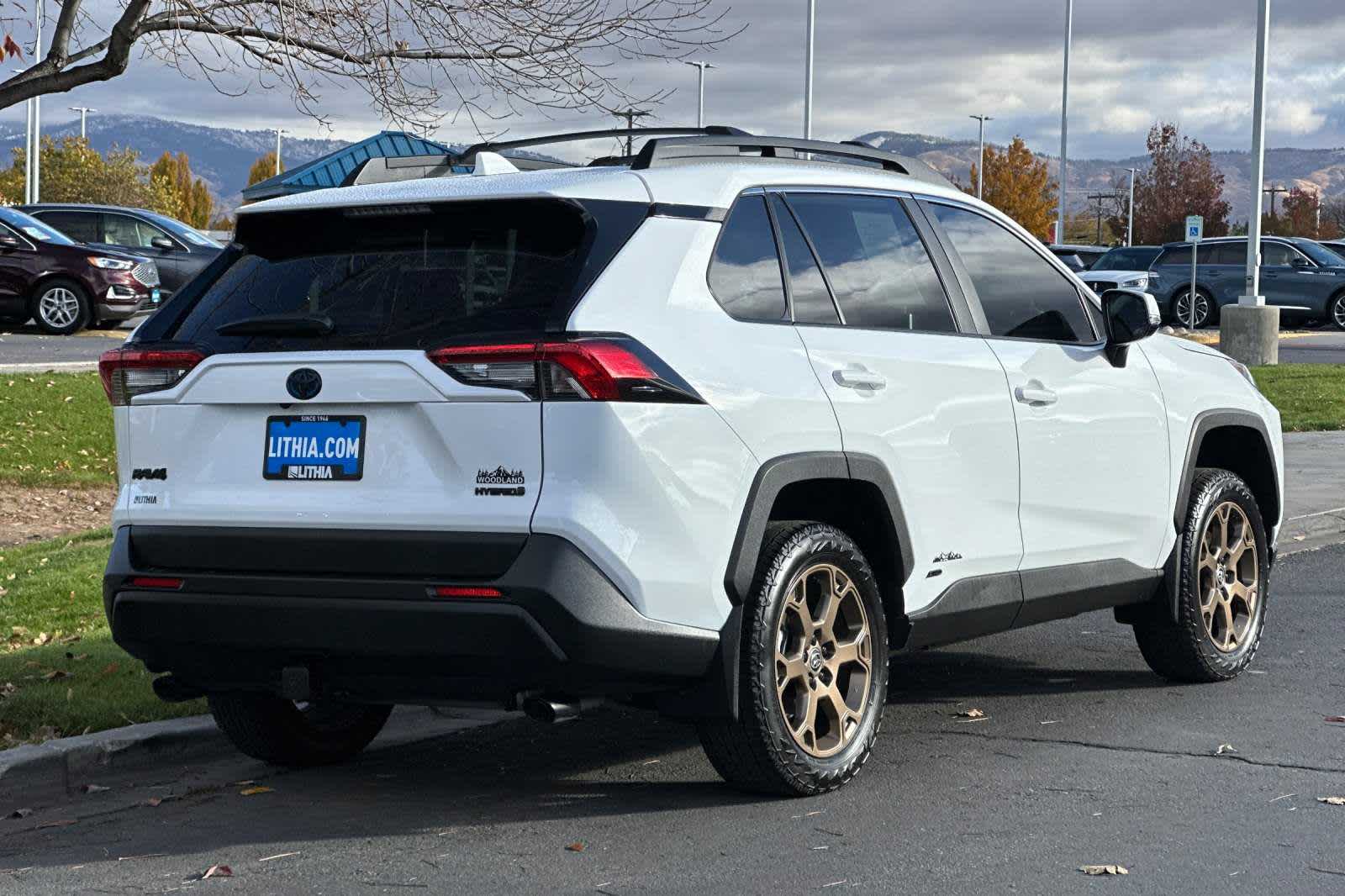 2023 Toyota RAV4 Hybrid Woodland 2