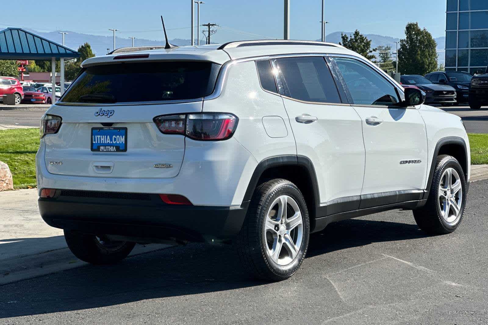 2023 Jeep Compass Latitude 2