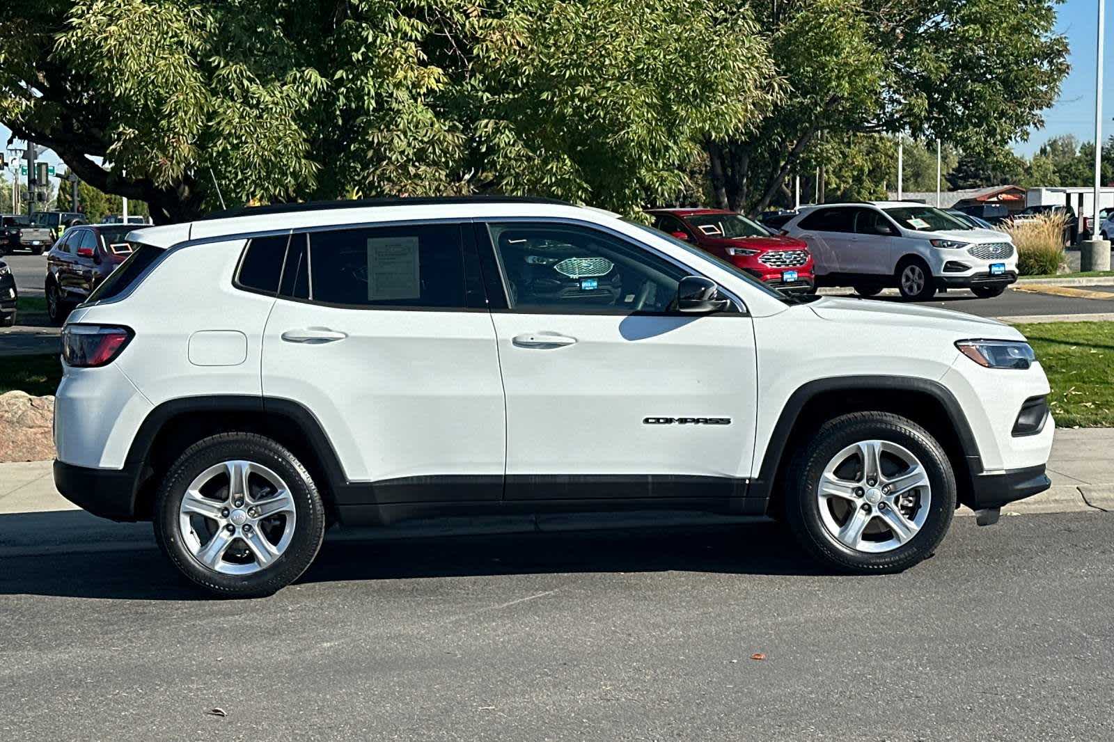 2023 Jeep Compass Latitude 8