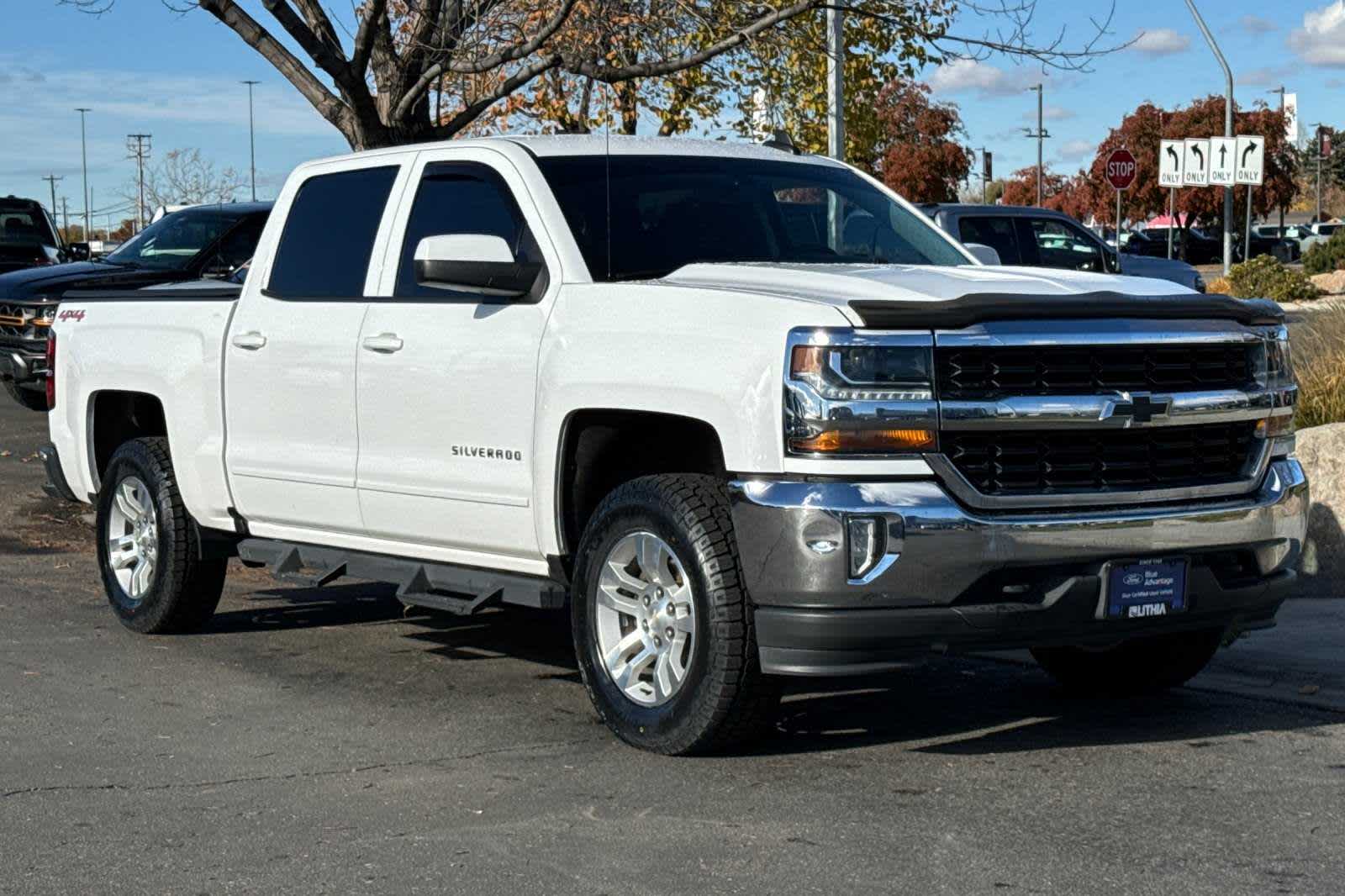 2017 Chevrolet Silverado 1500 LT 4WD Crew Cab 143.5 9