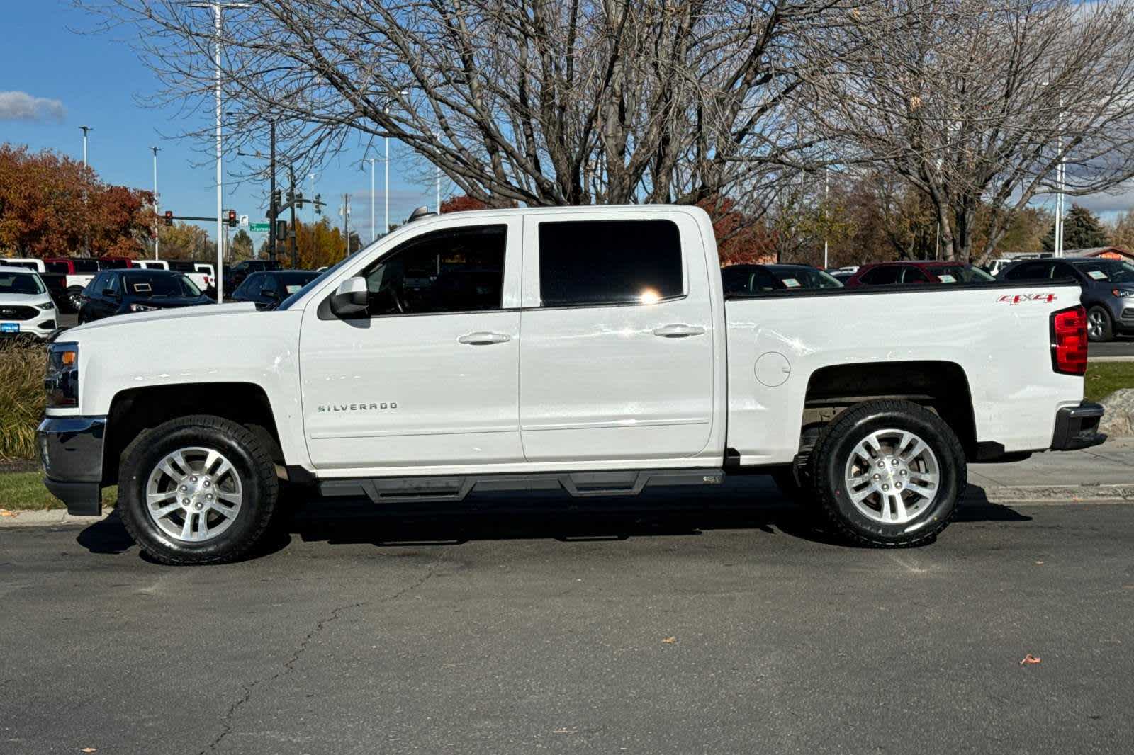 2017 Chevrolet Silverado 1500 LT 4WD Crew Cab 143.5 5