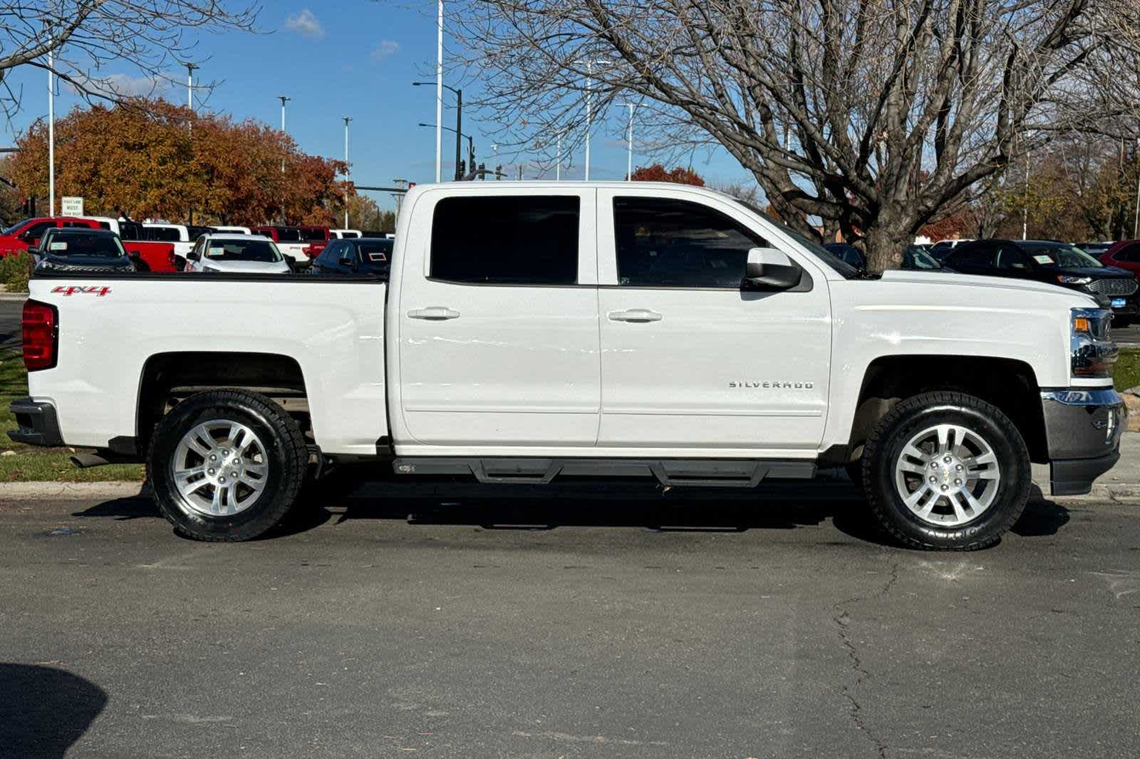 2017 Chevrolet Silverado 1500 LT 4WD Crew Cab 143.5 8