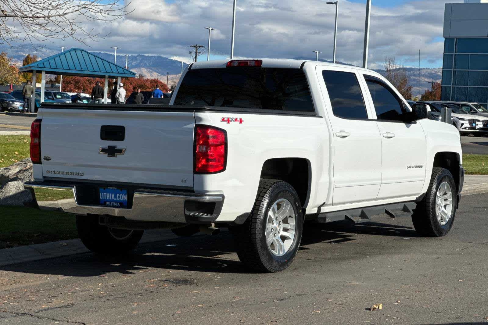 2017 Chevrolet Silverado 1500 LT 4WD Crew Cab 143.5 2