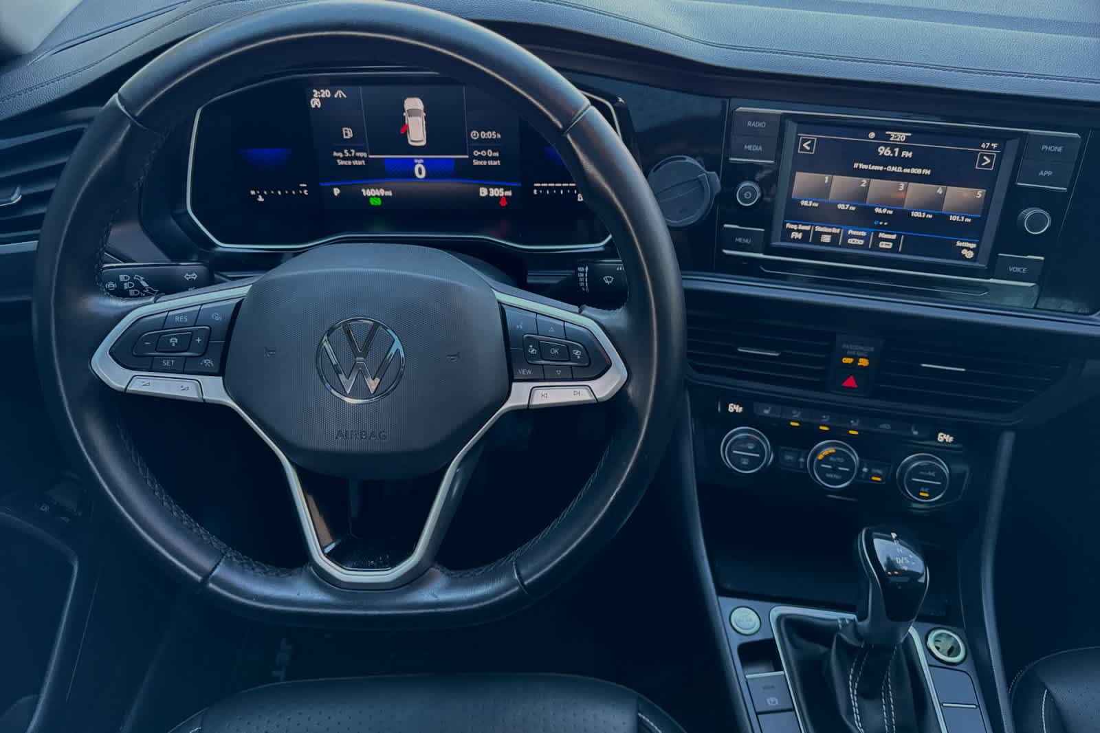 2022 Volkswagen Jetta SE 14