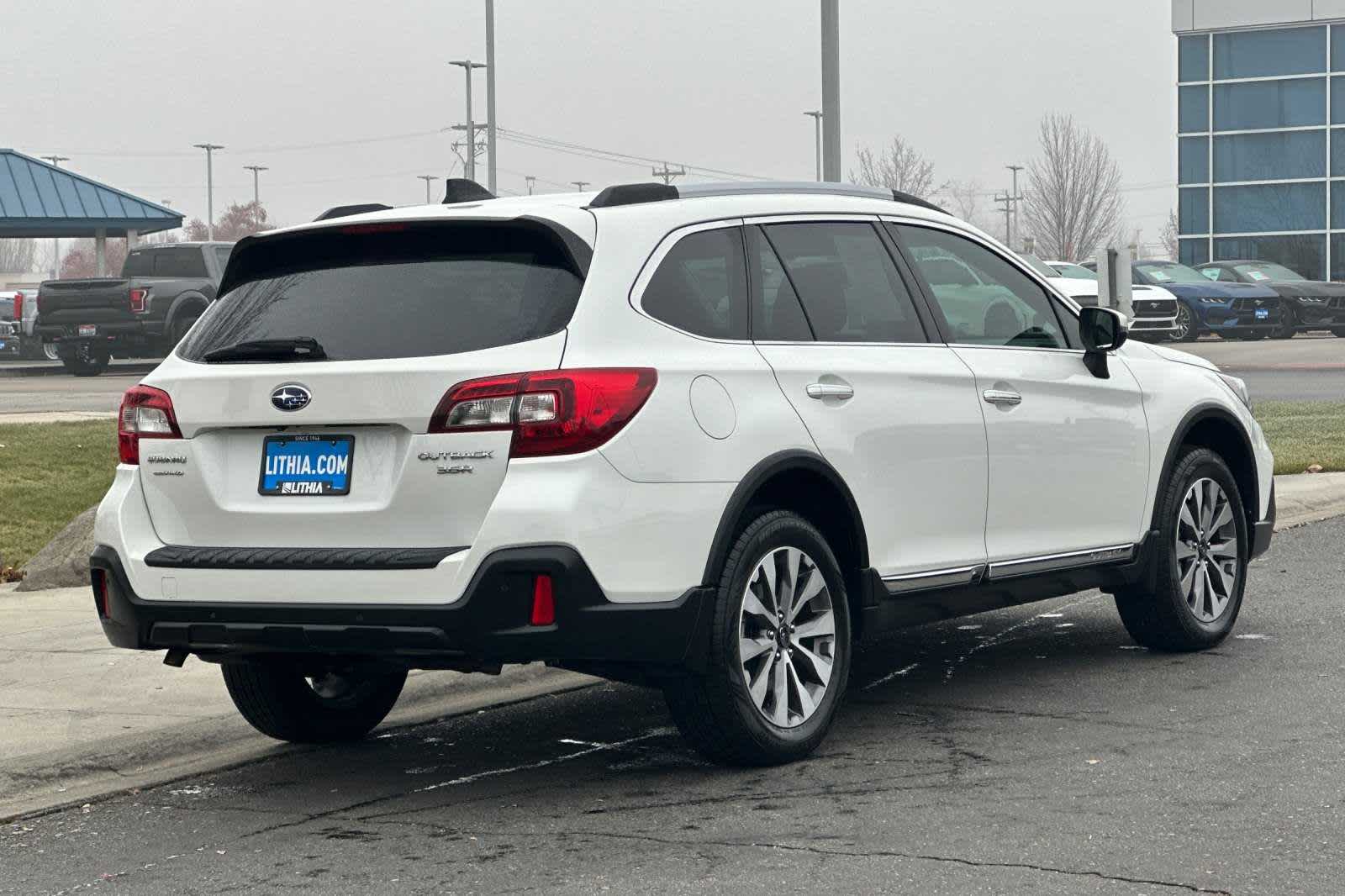 2018 Subaru Outback Touring 2