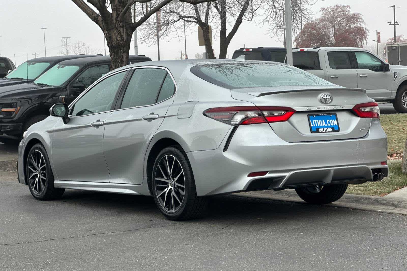 2022 Toyota Camry SE 6