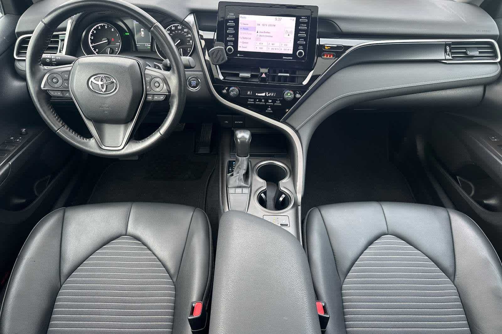 2022 Toyota Camry SE 3