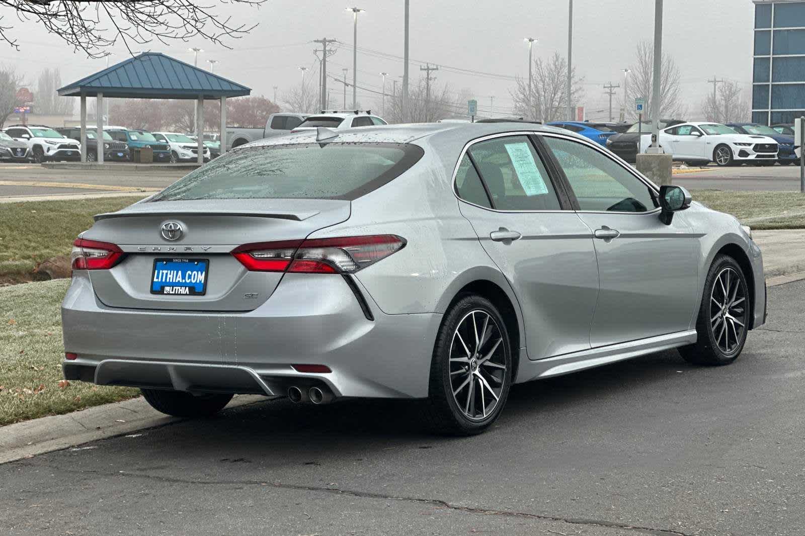 2022 Toyota Camry SE 2