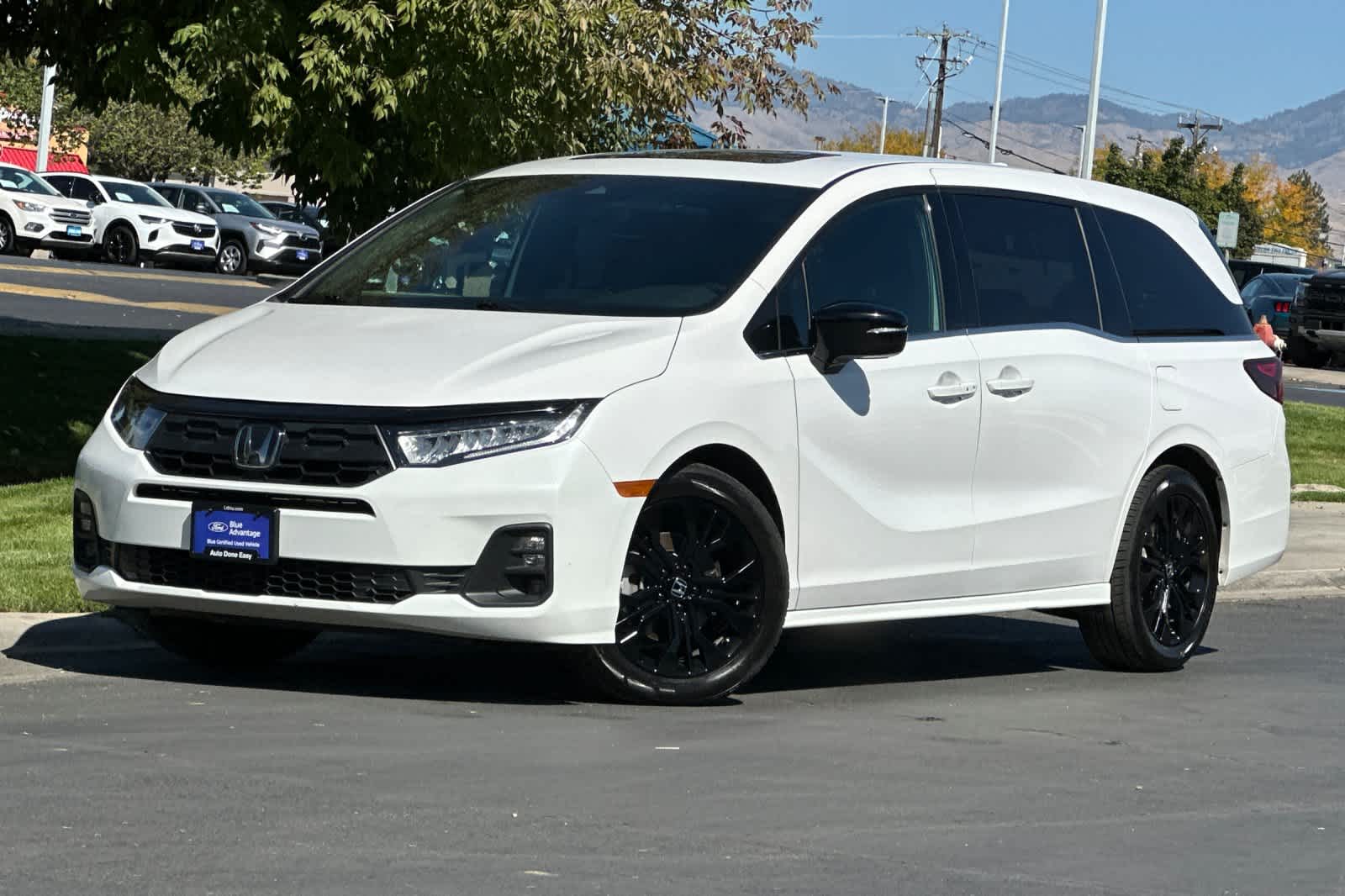 WHT/White 2025 Honda Odyssey Minivan Front-Wheel Drive Automatic