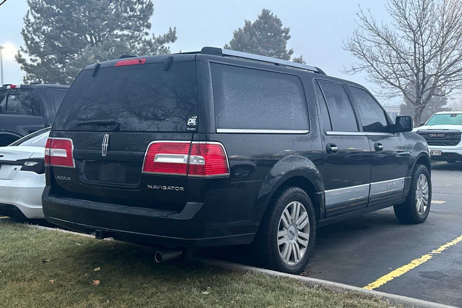 2012 Lincoln Navigator L  2