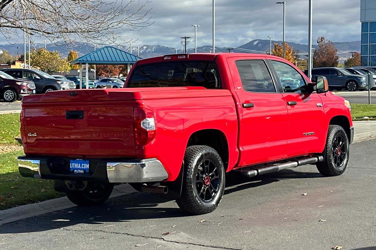 2015 Toyota Tundra SR5 CrewMax 5.7L V8 6-Spd AT 2