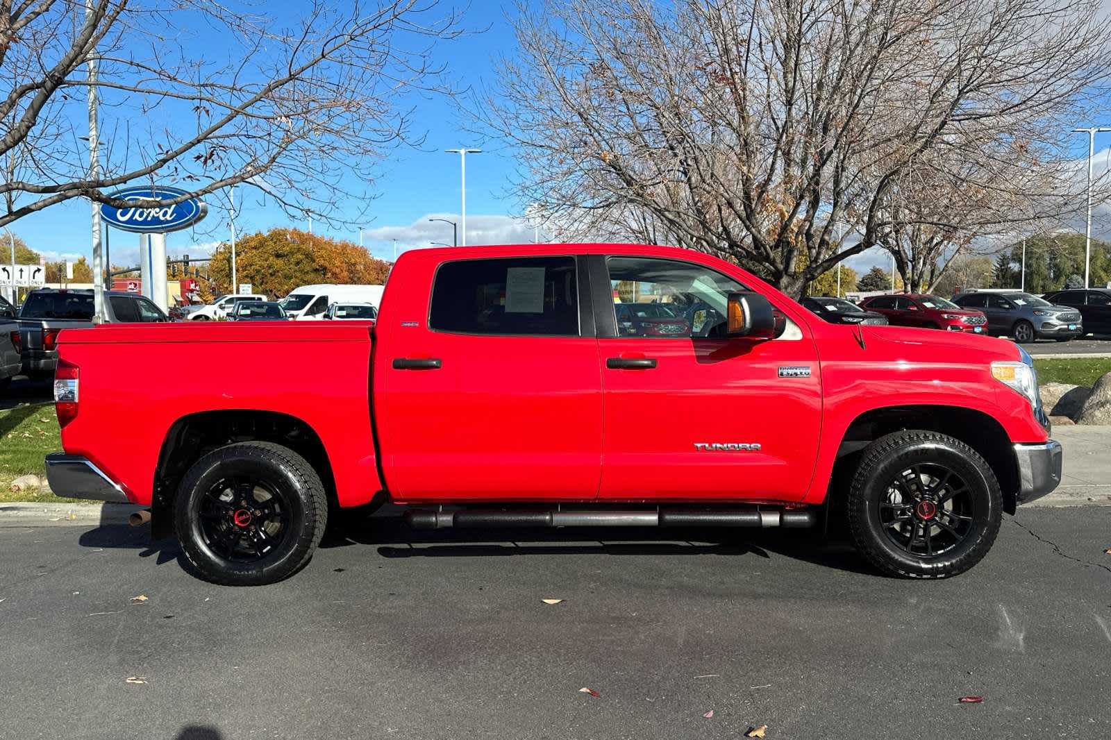 2015 Toyota Tundra SR5 CrewMax 5.7L V8 6-Spd AT 8