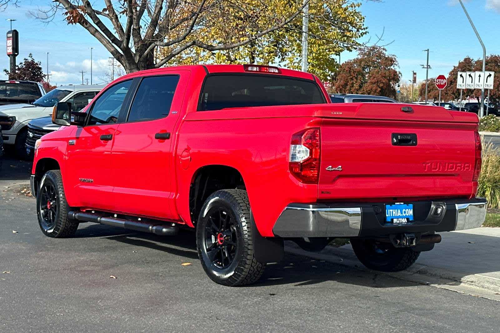 2015 Toyota Tundra SR5 CrewMax 5.7L V8 6-Spd AT 6