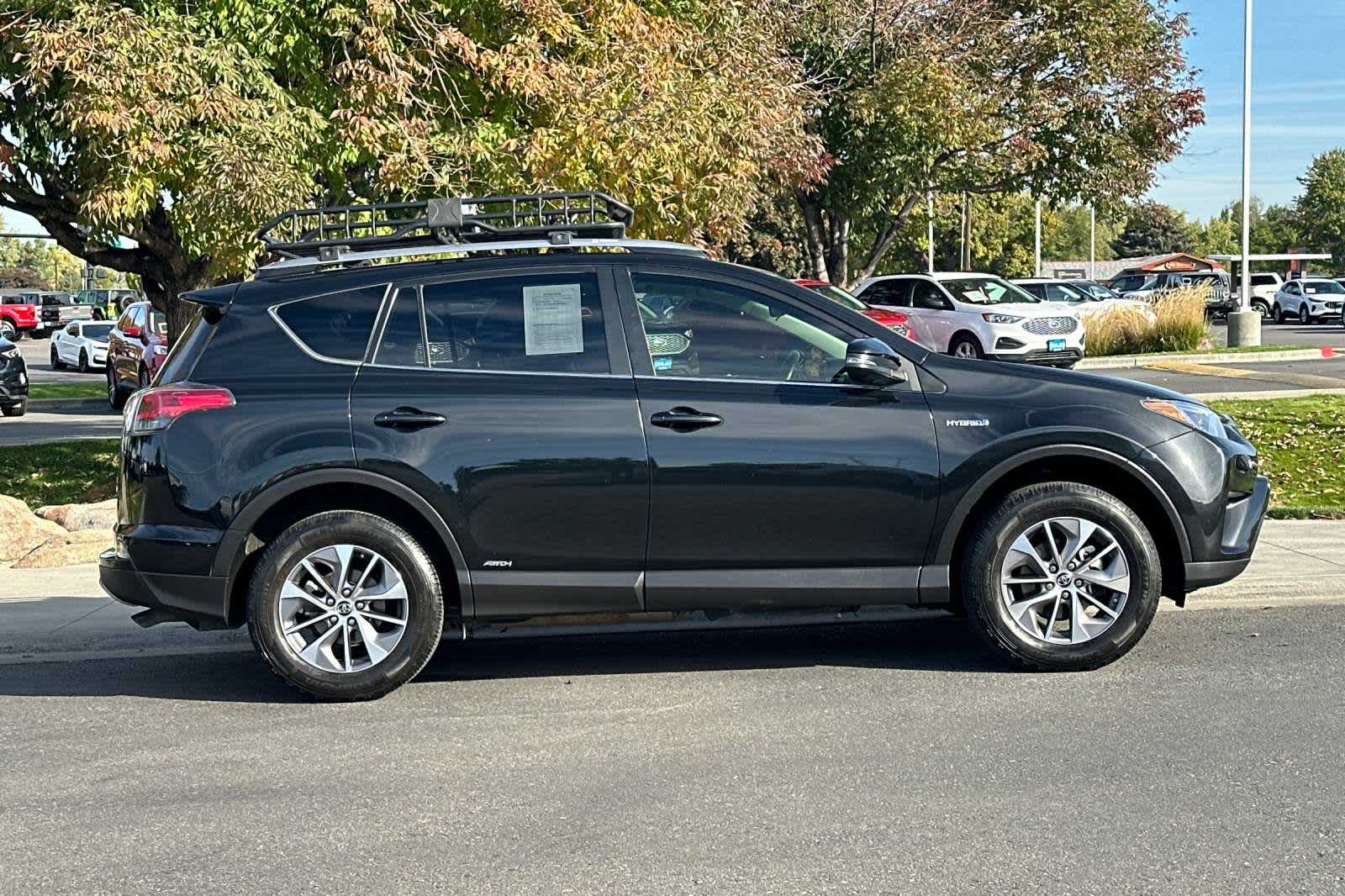 2018 Toyota RAV4 Hybrid XLE 8