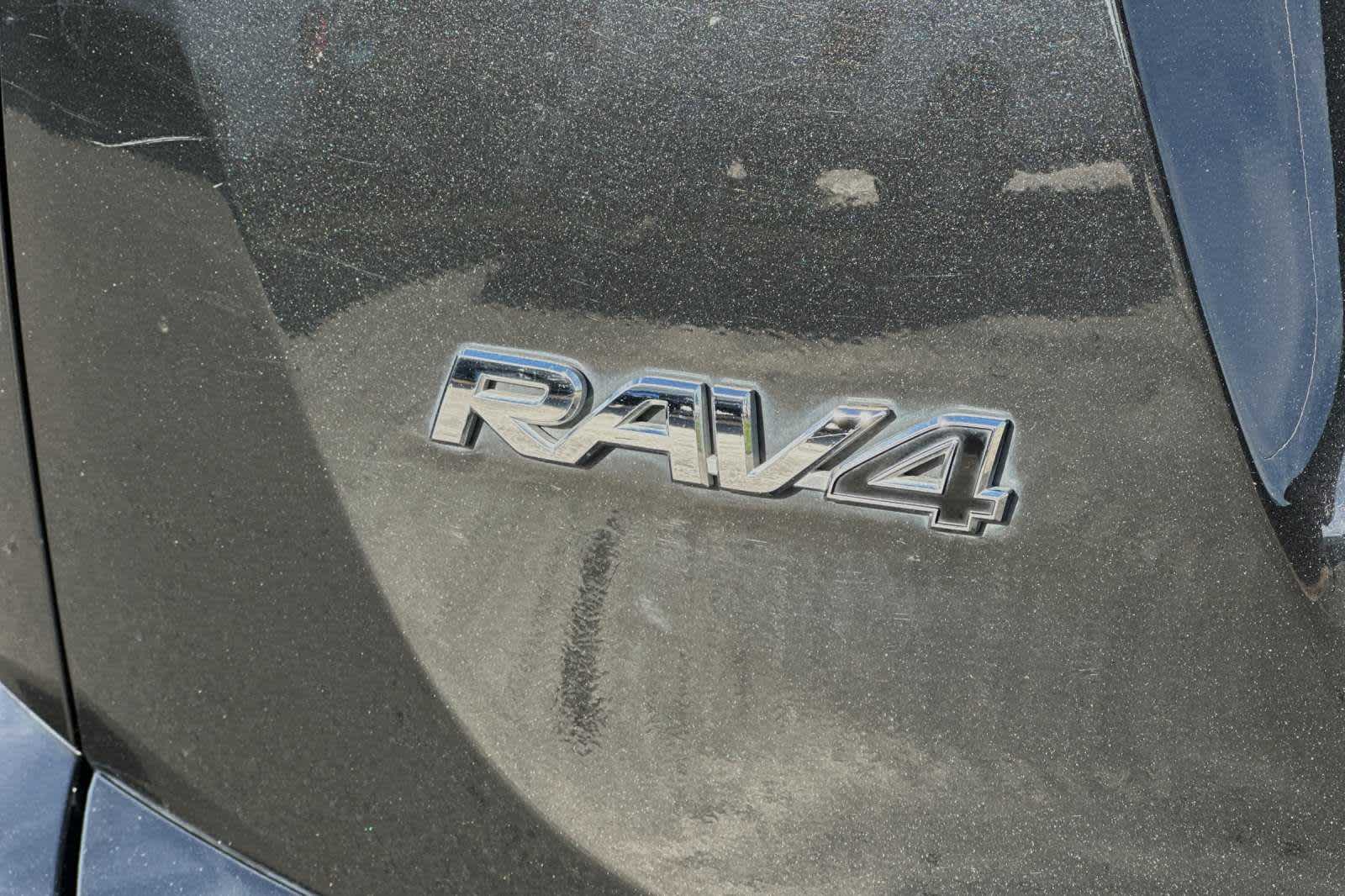 2018 Toyota RAV4 Hybrid XLE 27