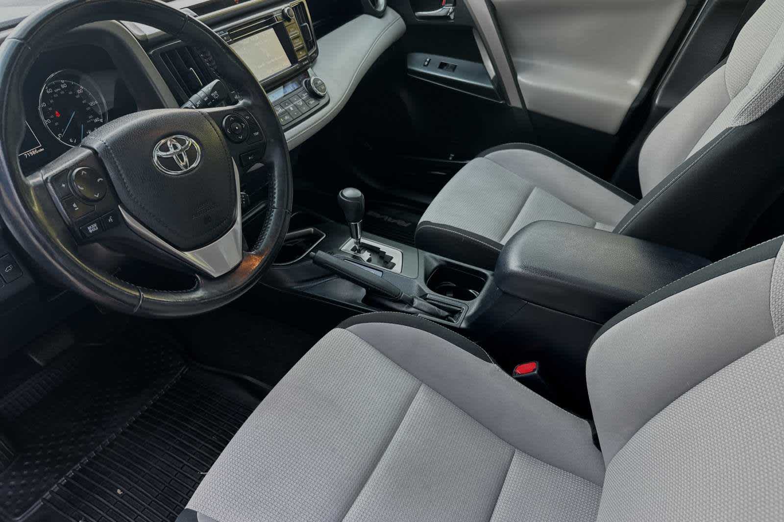 2018 Toyota RAV4 Hybrid XLE 11