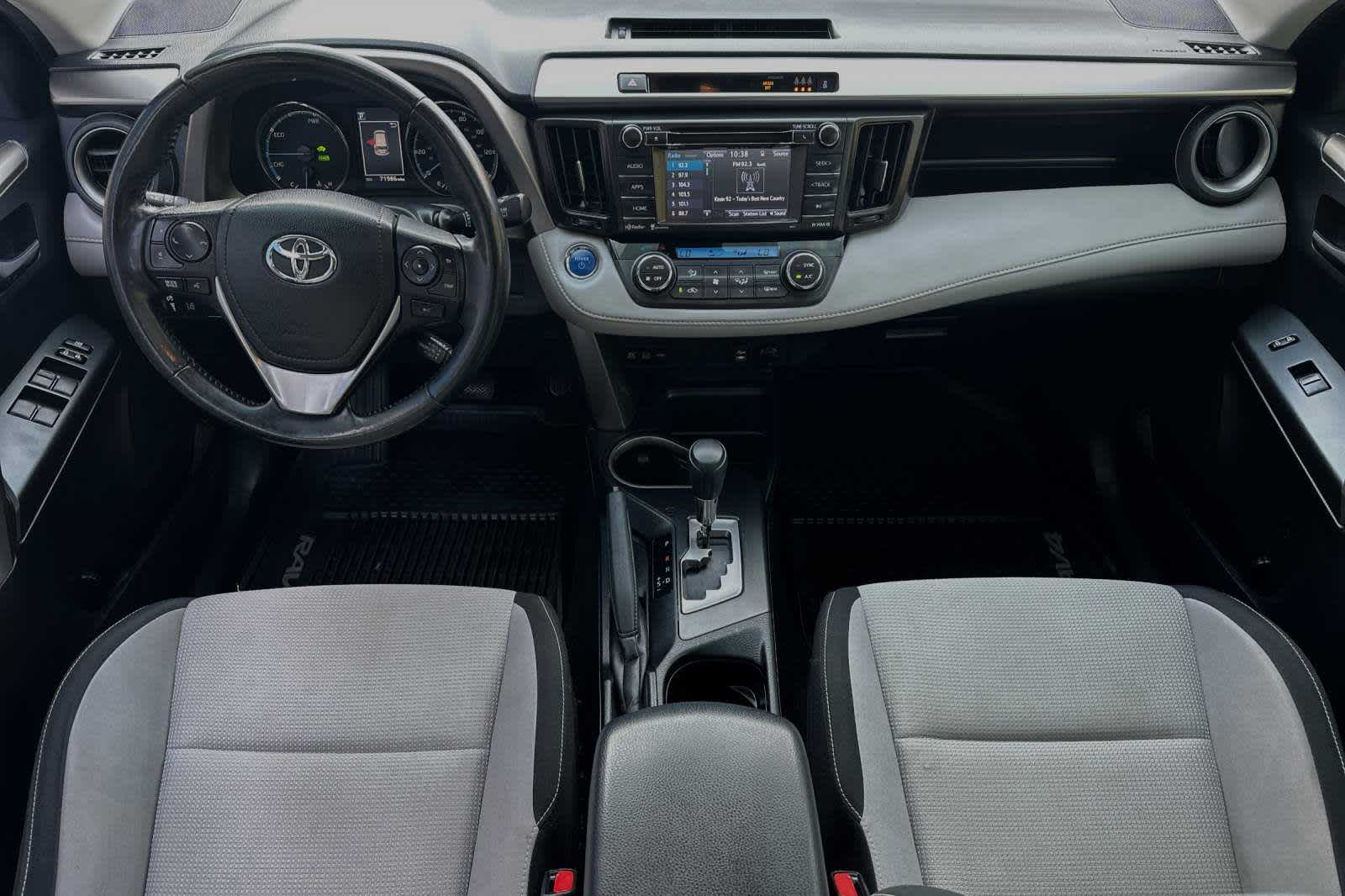 2018 Toyota RAV4 Hybrid XLE 3