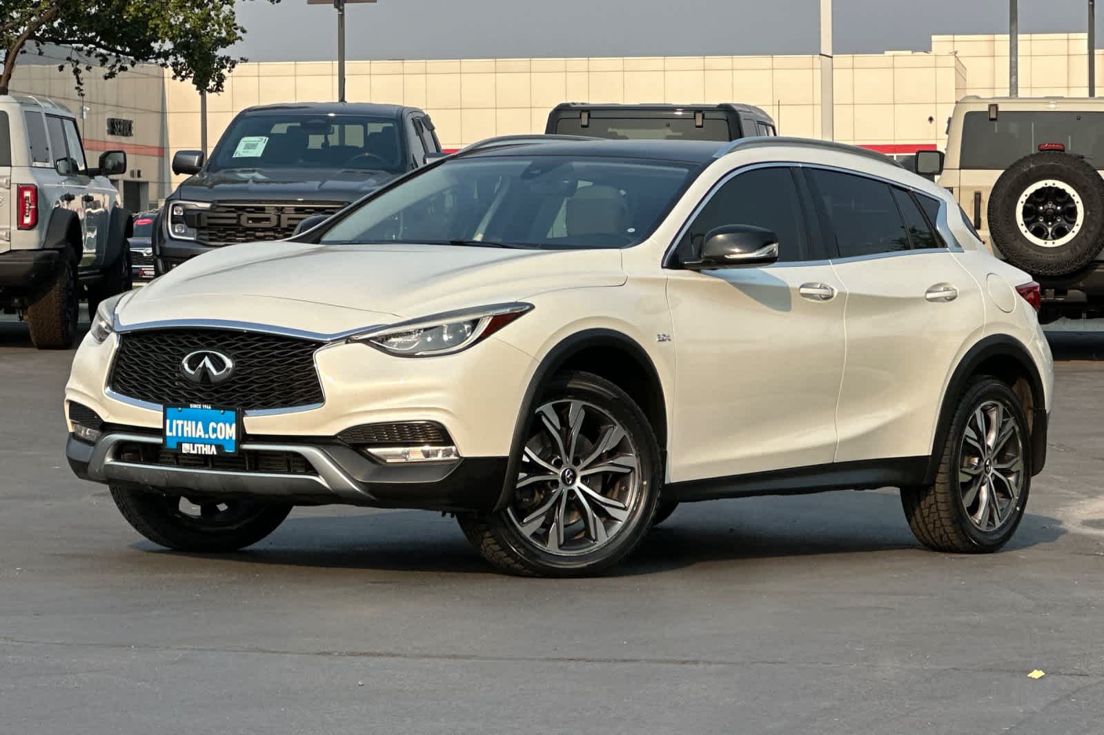 2017 INFINITI QX30
