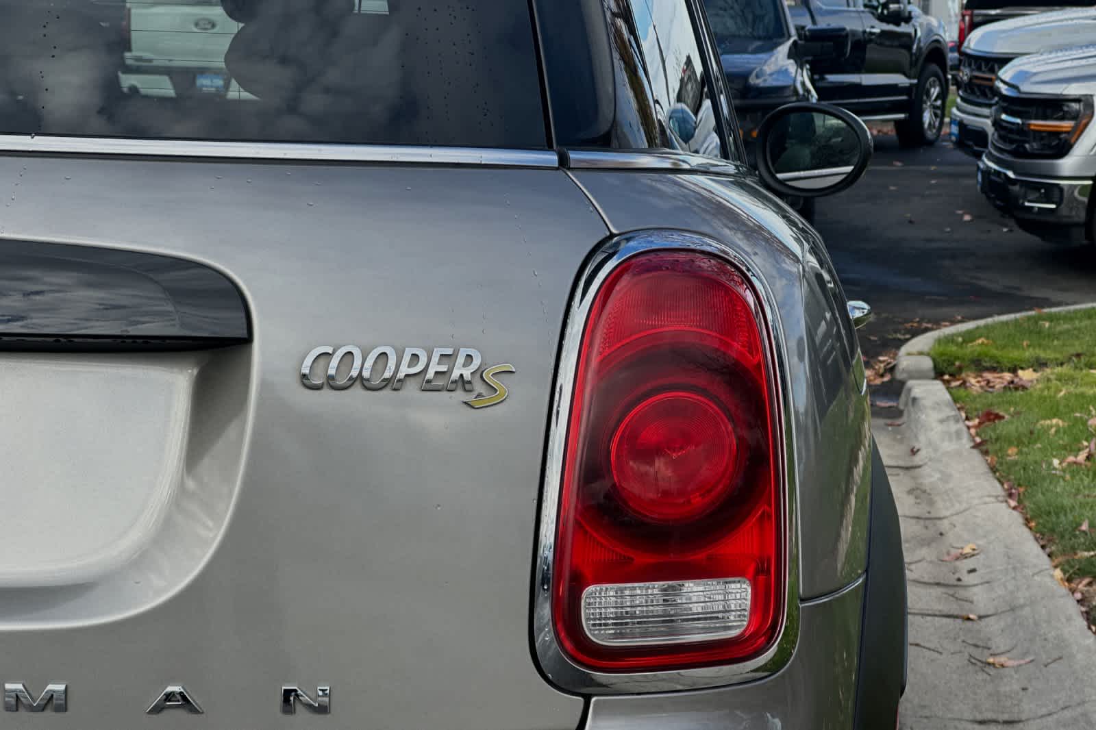 2018 MINI Countryman Cooper S E 27