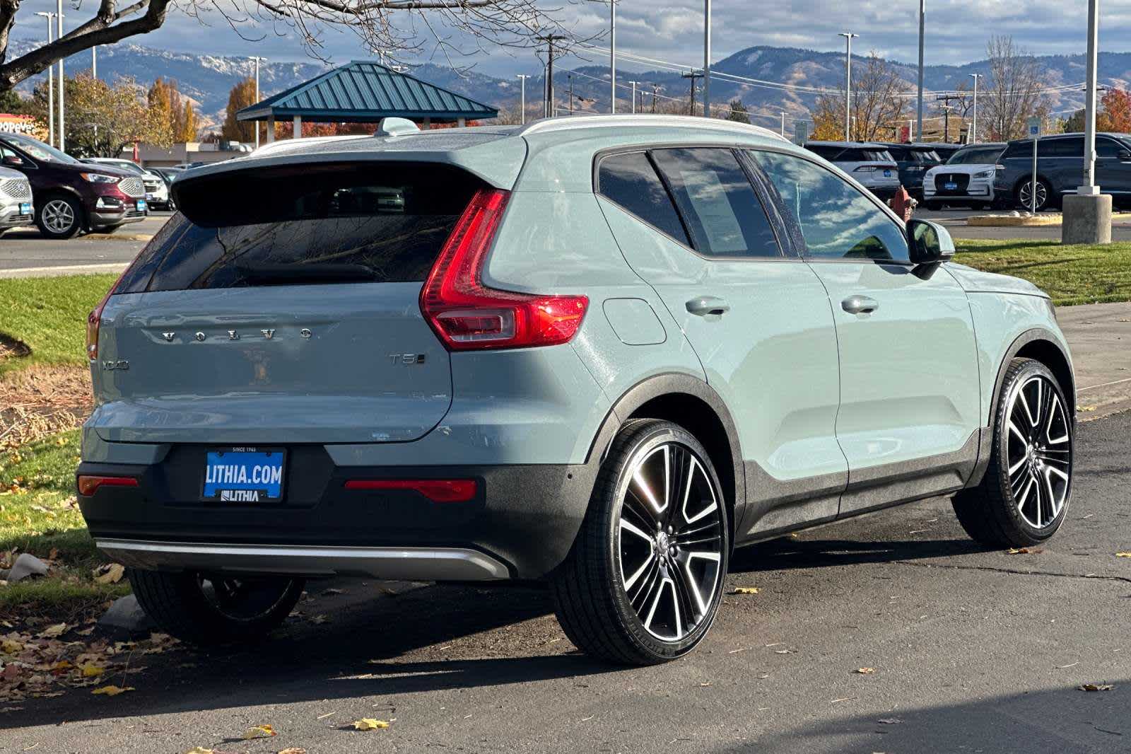 2019 Volvo XC40 Momentum 2