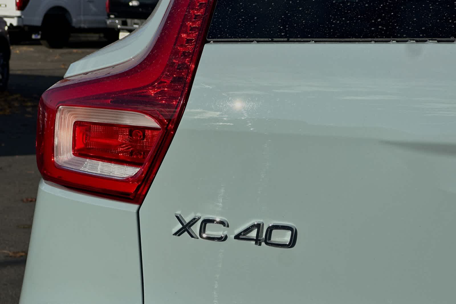 2019 Volvo XC40 Momentum 28