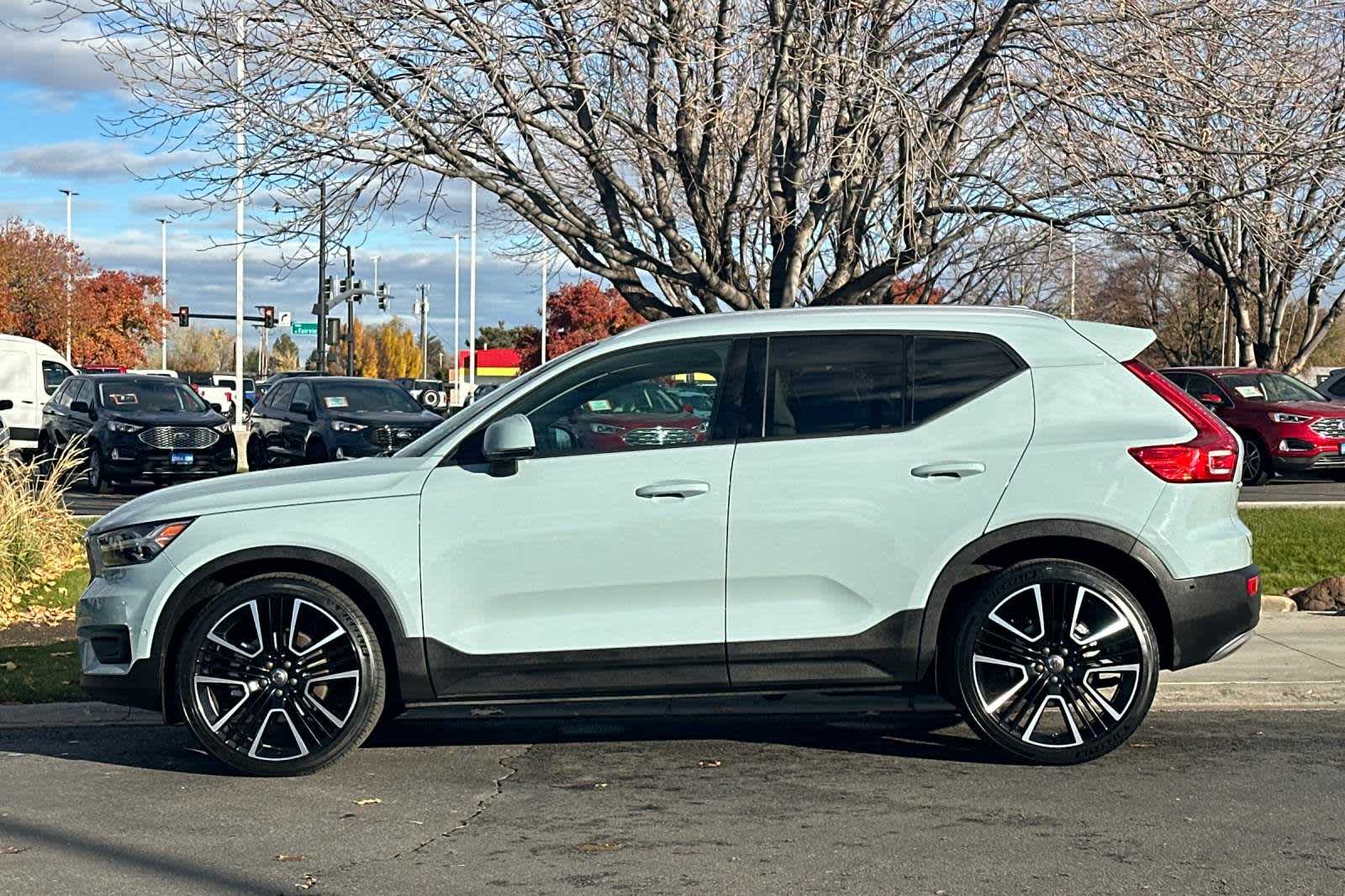 2019 Volvo XC40 Momentum 5