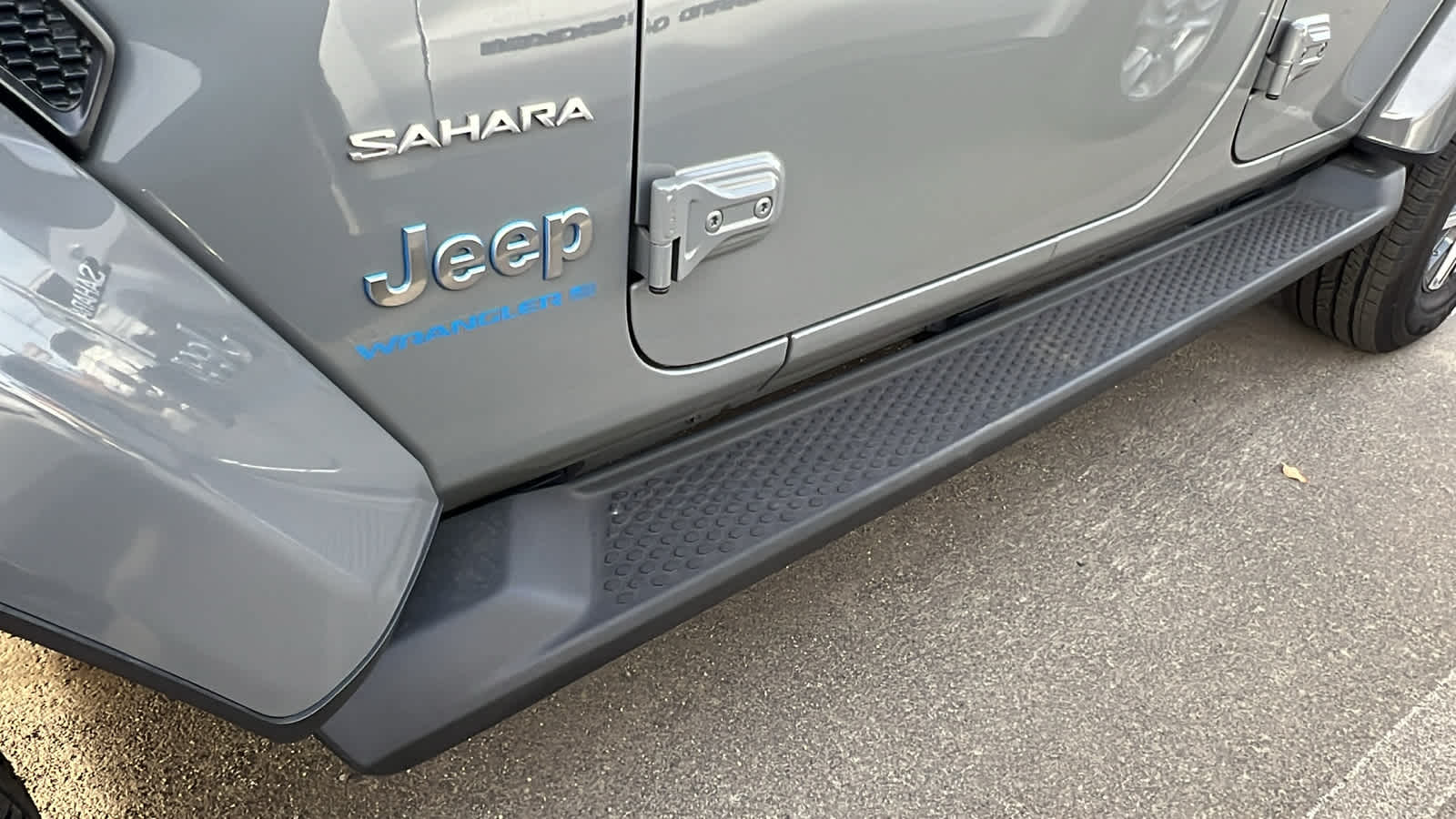 2023 Jeep Wrangler 4xe Sahara 7