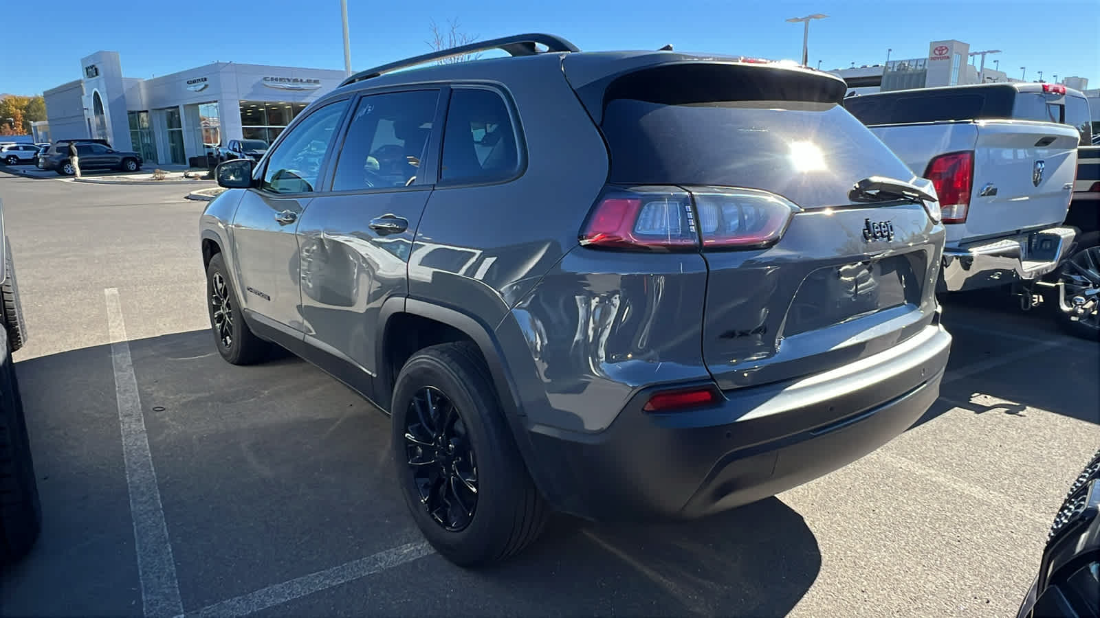 2023 Jeep Cherokee Altitude Lux 2