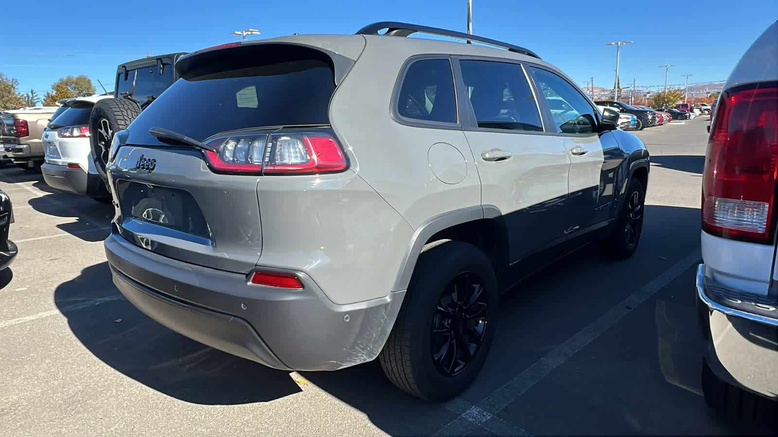 2023 Jeep Cherokee Altitude Lux 4