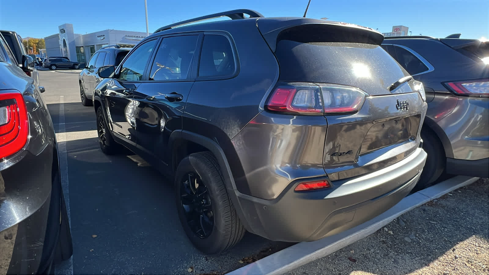 2023 Jeep Cherokee Altitude Lux 2