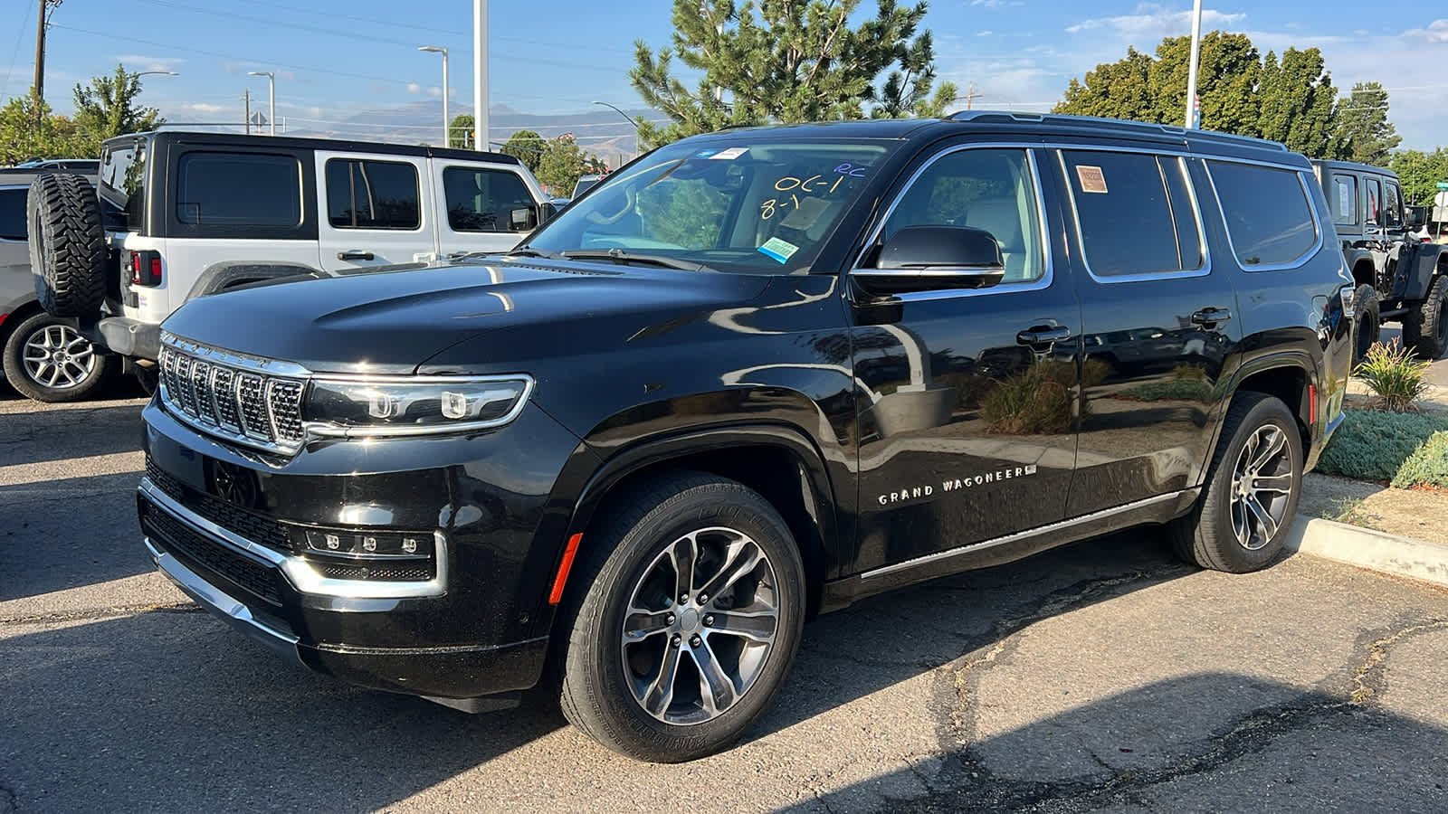 Diamond Black Crystal Pearlcoat 2022 Jeep Grand Wagoneer SUV / Crossover Four-Wheel Drive 8-Speed Automatic