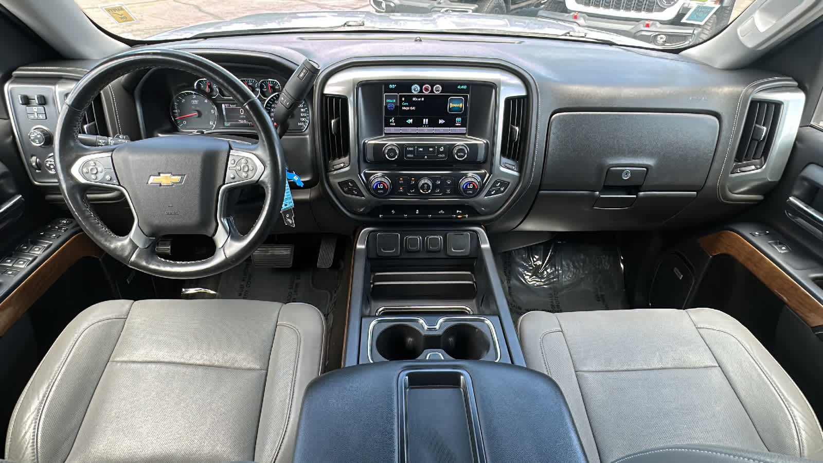 2015 Chevrolet Silverado 1500 LTZ 4WD Crew Cab 143.5 10