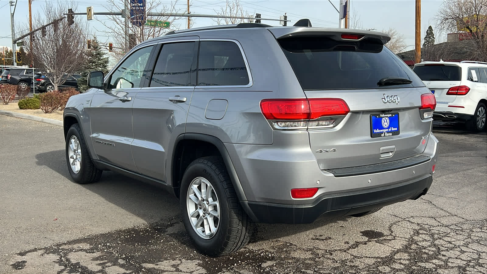 2019 Jeep Grand Cherokee Laredo E 4