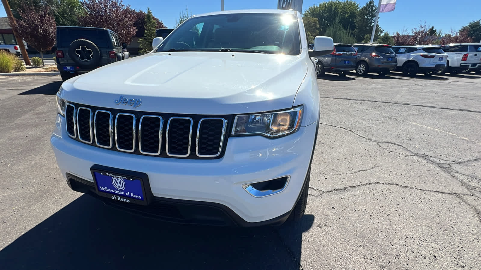 2020 Jeep Grand Cherokee Laredo E 23