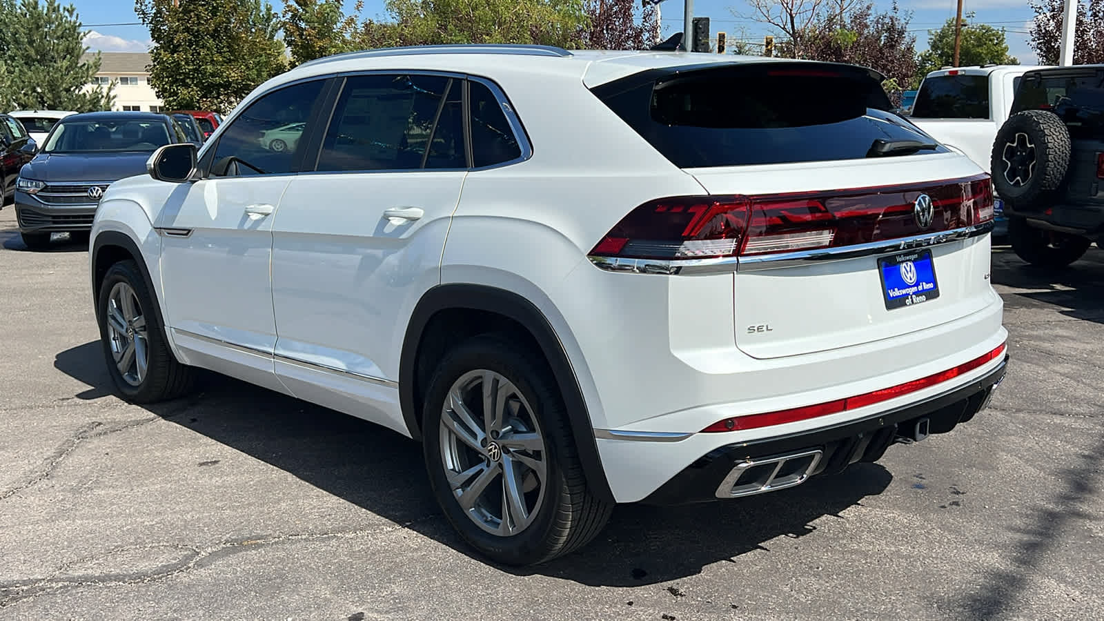 2024 Volkswagen Atlas Cross Sport 2.0T SEL R-Line 4