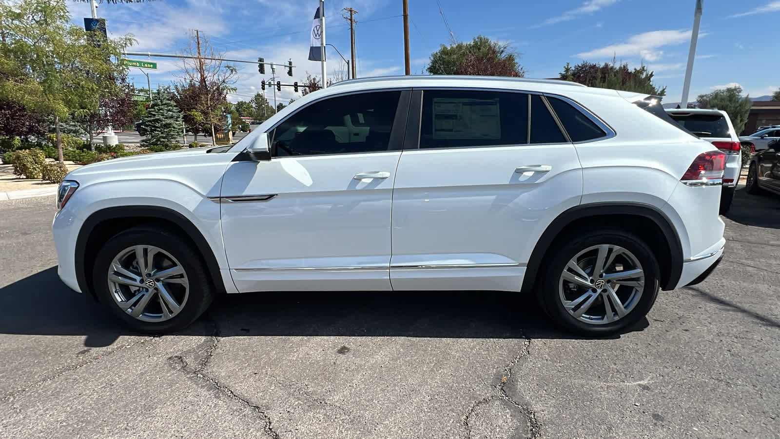 2024 Volkswagen Atlas Cross Sport 2.0T SEL R-Line 3