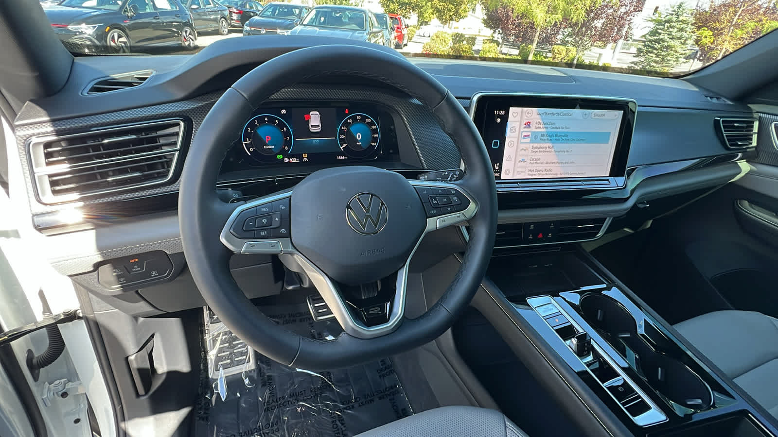 2024 Volkswagen Atlas Cross Sport 2.0T SEL R-Line 2