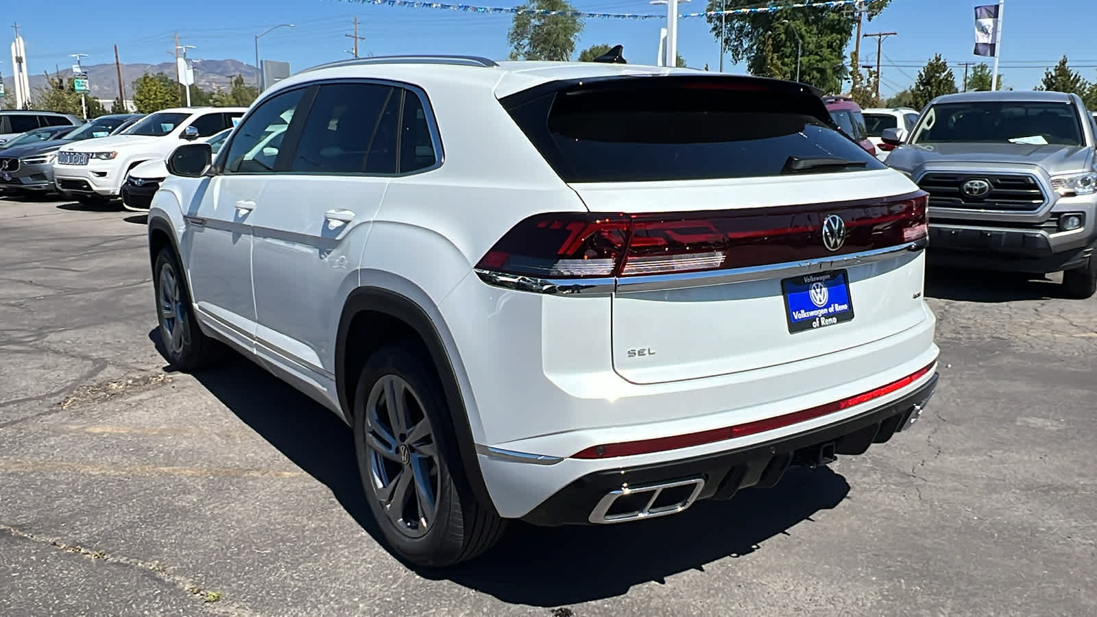 2024 Volkswagen Atlas Cross Sport 2.0T SEL R-Line 5