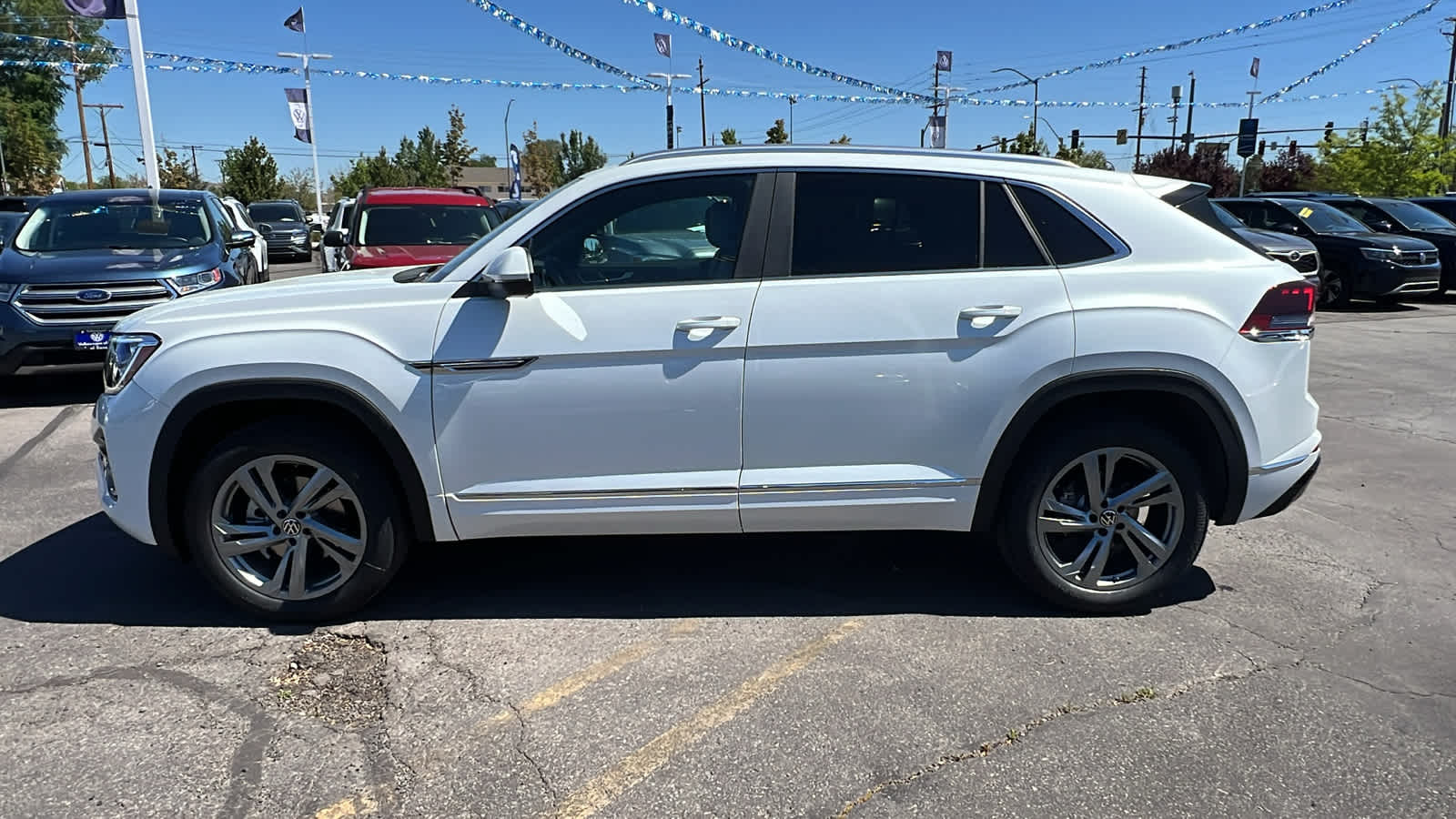 2024 Volkswagen Atlas Cross Sport 2.0T SEL R-Line 4