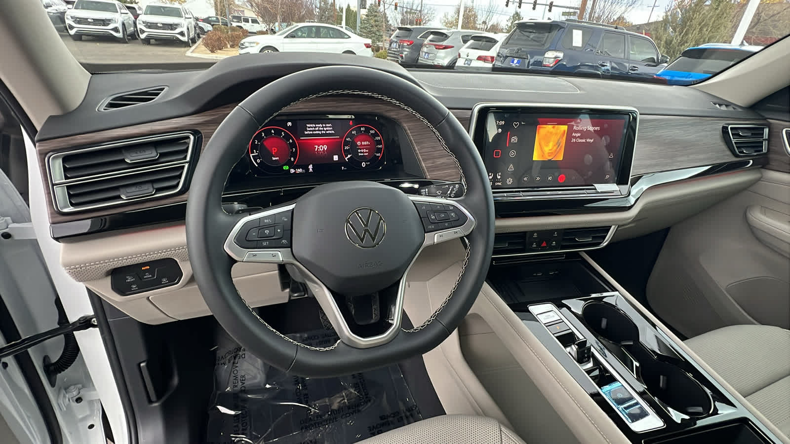 2025 Volkswagen Atlas 2.0T SEL 2