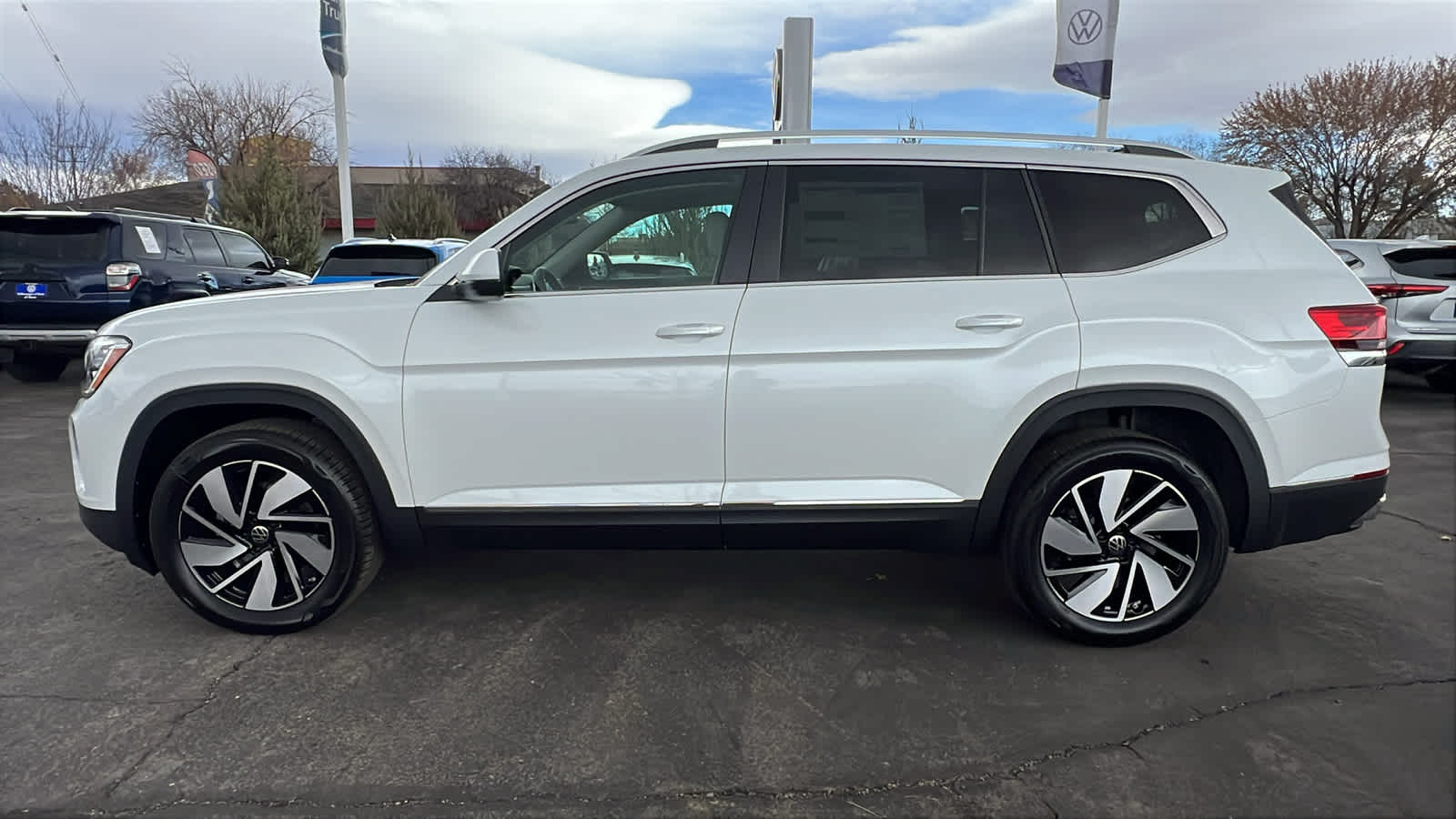 2025 Volkswagen Atlas 2.0T SEL 3