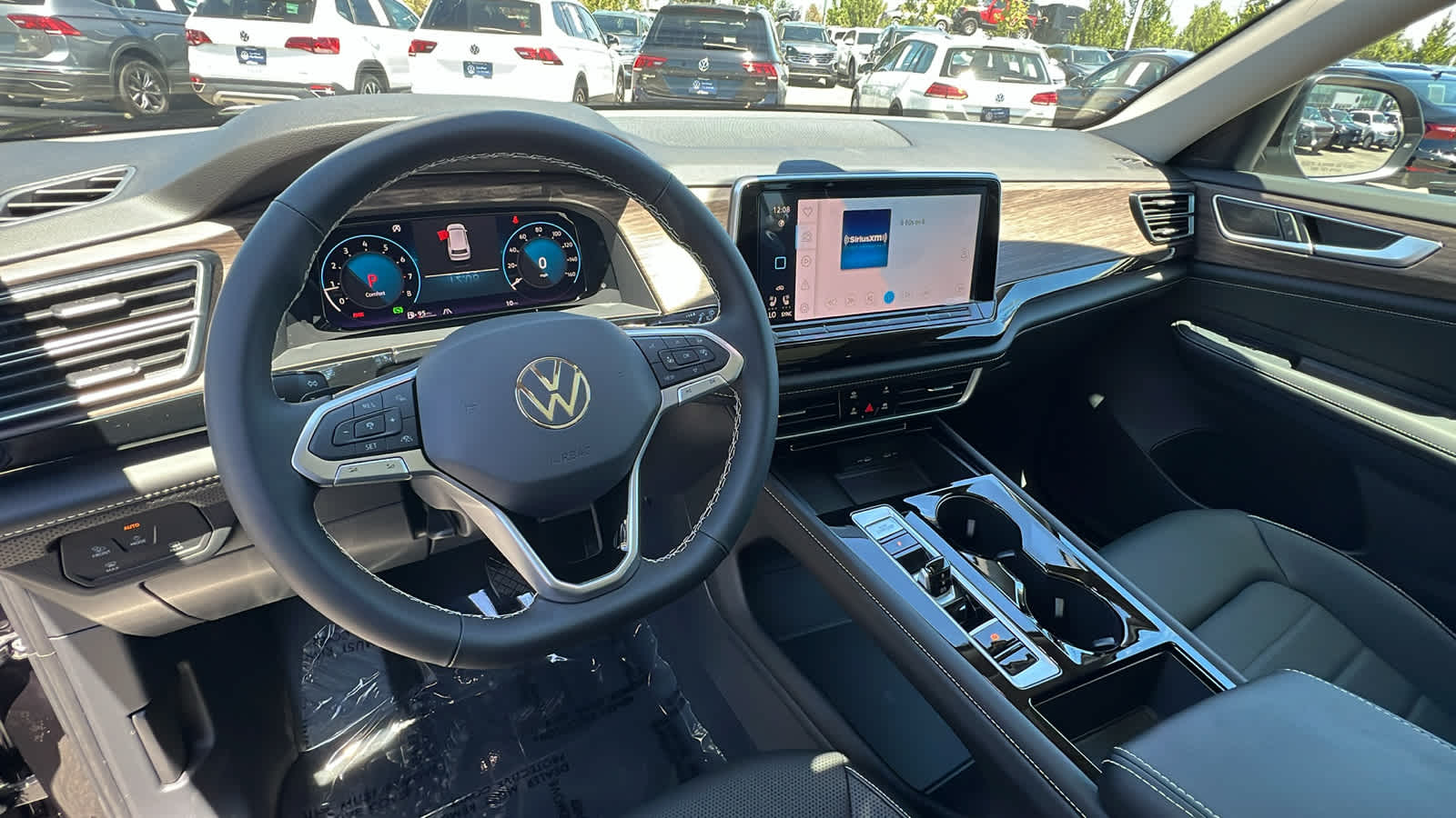 2024 Volkswagen Atlas 2.0T SEL 2