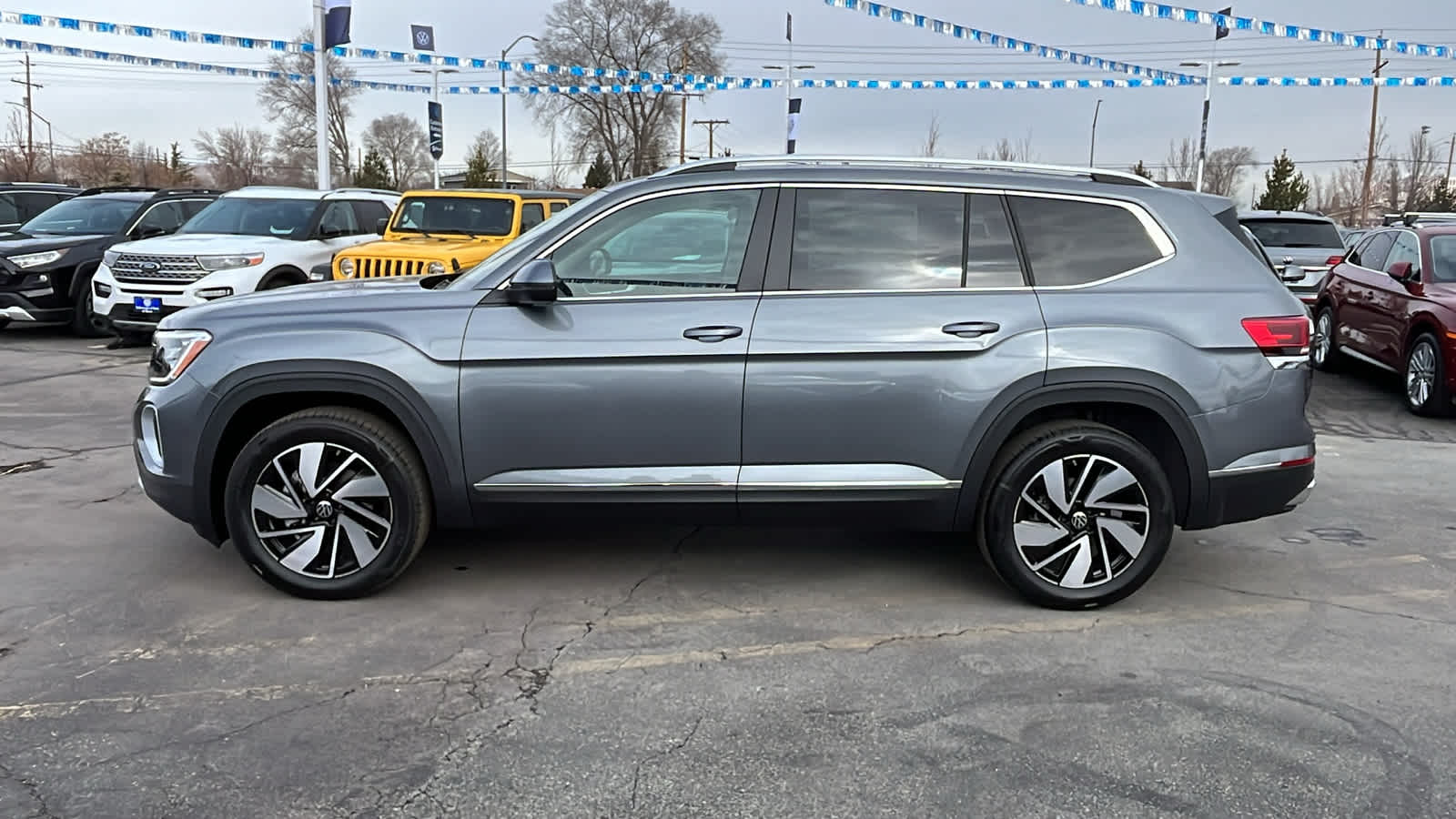 2024 Volkswagen Atlas 2.0T SEL 3