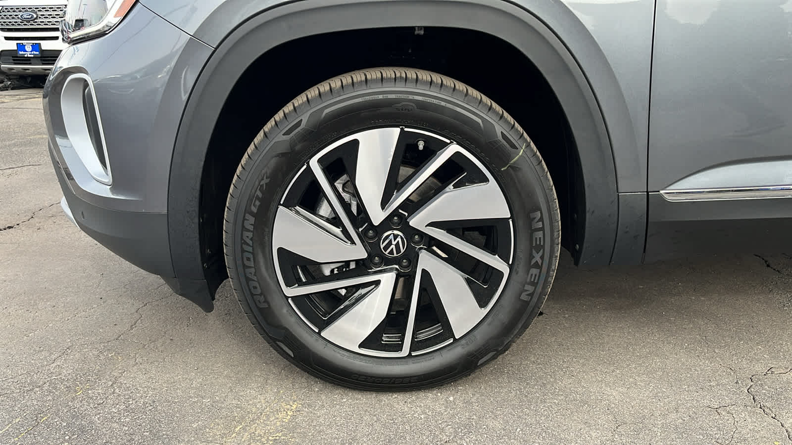 2024 Volkswagen Atlas 2.0T SEL 8