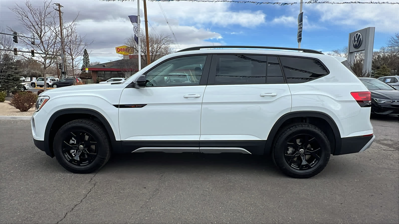 2025 Volkswagen Atlas 2.0T Peak Edition 3