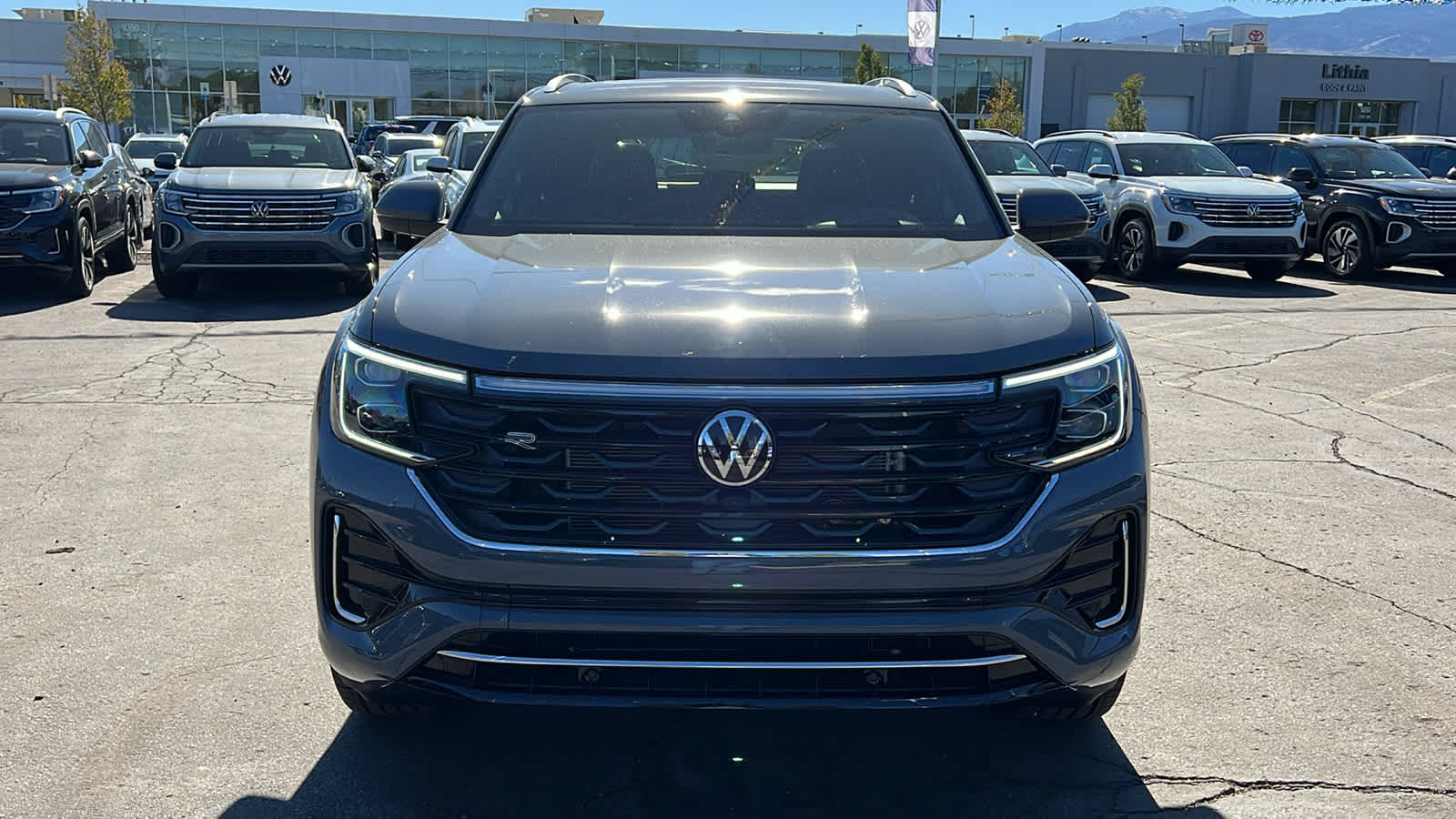 2025 Volkswagen Atlas Cross Sport 2.0T SEL Premium R-Line 6